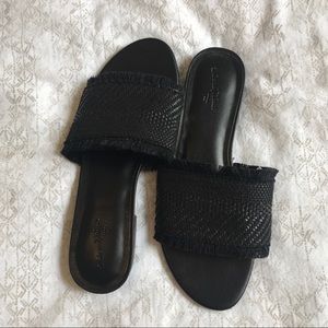 NWOT Universal thread black sandals